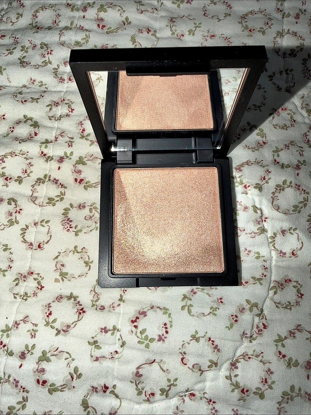 Powder Highlighter in Pink